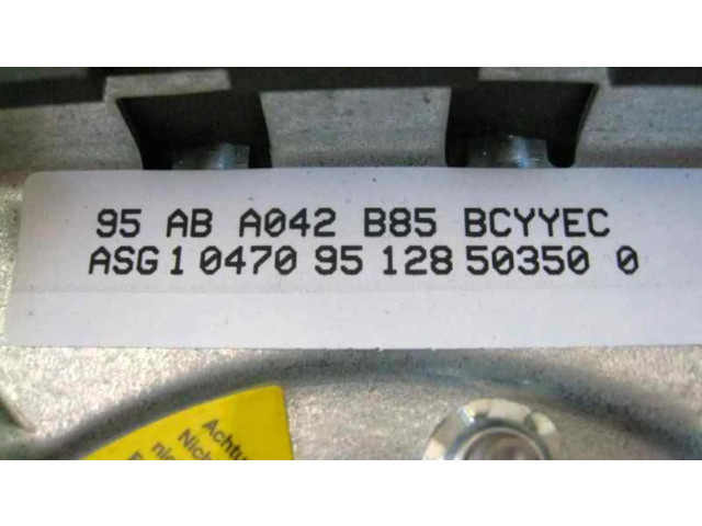 Подушка безопасности водителя    Ford Escort