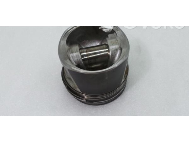 Píst 7901J Audi RS4 B7