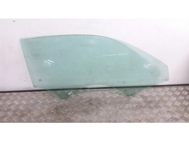 Основное стекло передних дверей (двухдверного автомобиля)