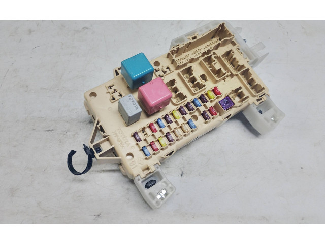 Блок предохранителей  89221-0F010   Toyota Corolla Verso AR10    