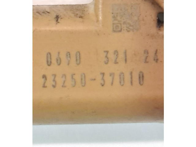 Vstřikovač 2325037010, 069032124   Toyota Prius (XW30)     
