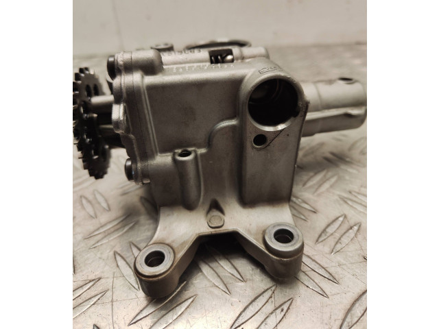 Масляный насос  D5244t15 31330979, 16804704  Volvo V60 