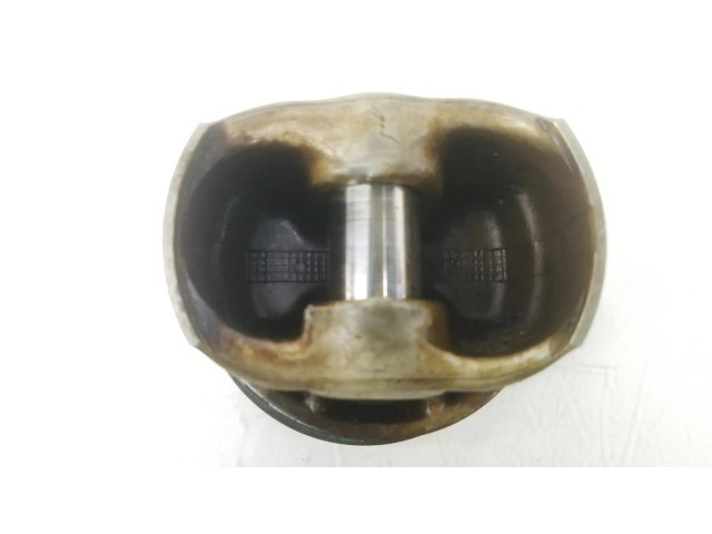 Píst 11257613626 BMW X6 E71 pro benzínový motor 4.4