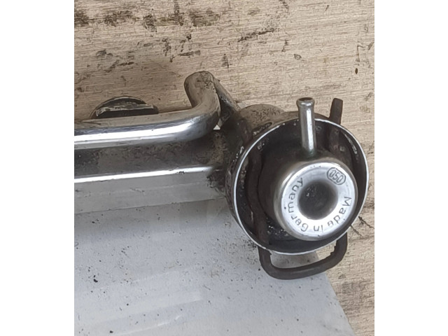 Топливная рампа 06A133681B   Audi TT Mk1  