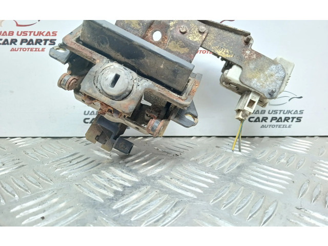 Замок багажника 1U9827565E Skoda Octavia Mk1 (1U) 1996 - 2004 года