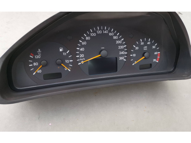 Přístrojová deska Mercedes-Benz CLK A209 C209 2002 A2085403911, 110008915028