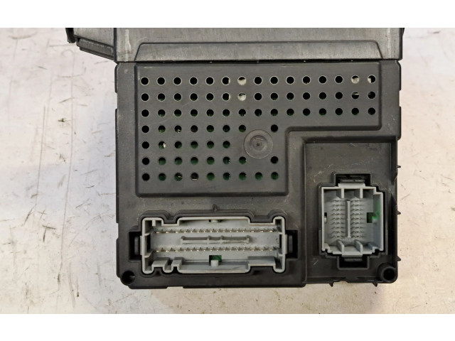 Блок предохранителей 30728356   Volvo S80