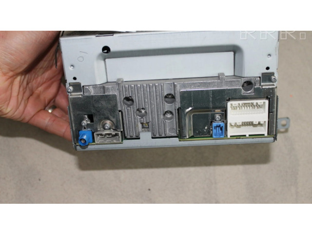 Радио/ проигрыватель CD/DVD / навигация