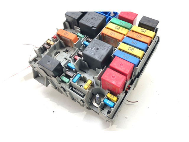 Блок предохранителей  52028777   Opel Combo D    