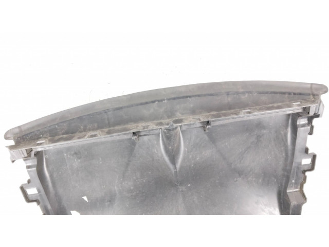 Другая деталь отсека двигателя