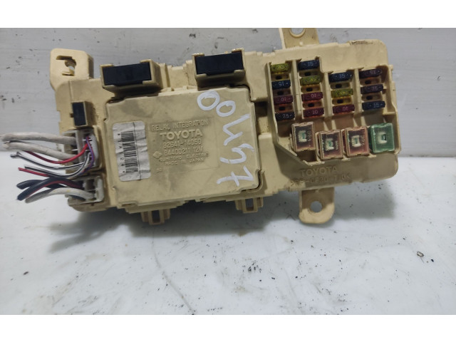 Pojistková skříňka Řídící jednotka BSM 8264114050, 64400211 Toyota Celica T180 1993