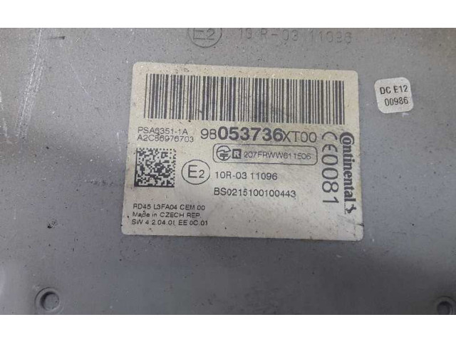 Радио/ проигрыватель CD/DVD / навигация