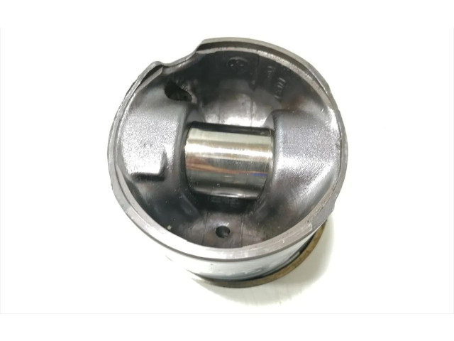 Píst Volvo XC70 D5244T