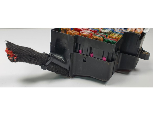 Pojistková skříňka 7L0941828A Porsche Cayenne (9PA) 2006