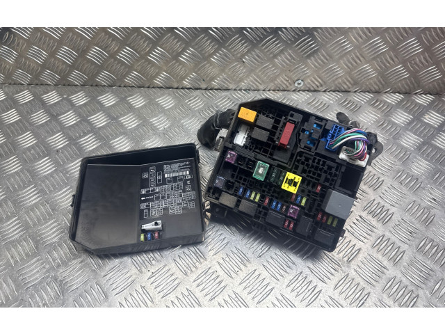 Блок предохранителей Mitsubishi Outlander