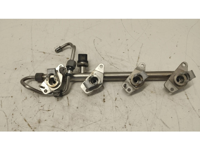 Vstřikovací lišta A2700780645 Mercedes-Benz C AMG W205 pro benzínový motor 4.0