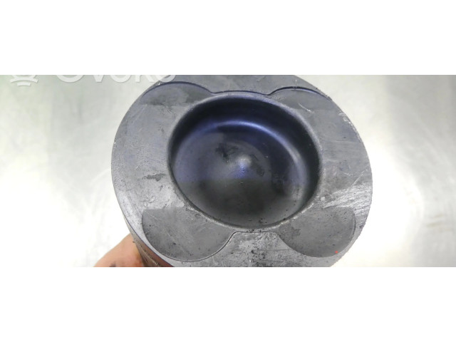 Píst 642 Mercedes-Benz C AMG W204 3.0