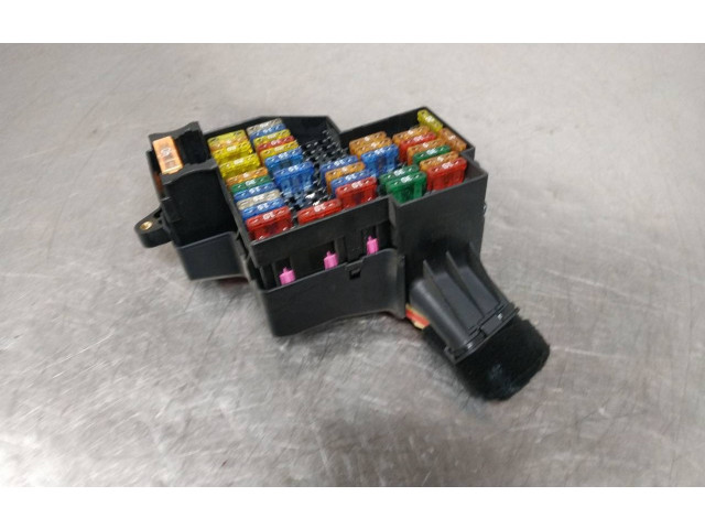 Pojistková skříňka 7L0941828A Porsche Cayenne (9PA) 2005