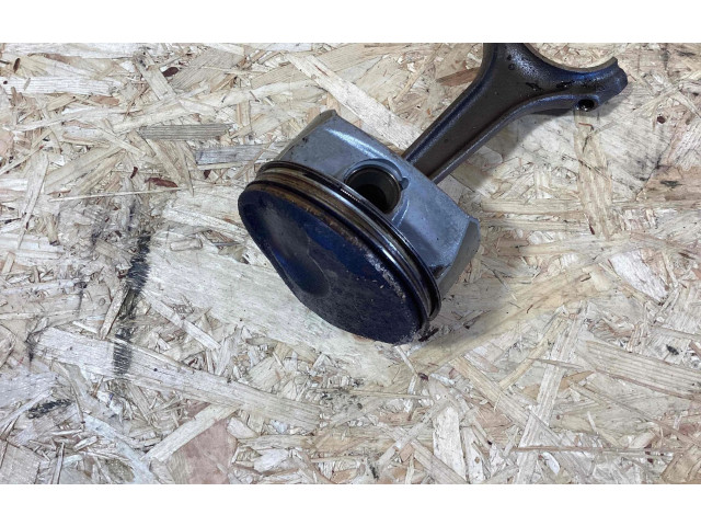 Поршень 94810304724 Porsche Cayenne (92A)