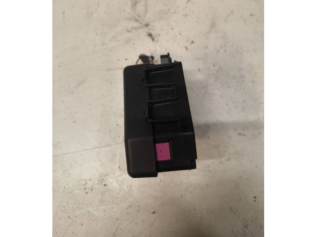 Блок предохранителей 8D1941824 Skoda Octavia Mk1 (1U)