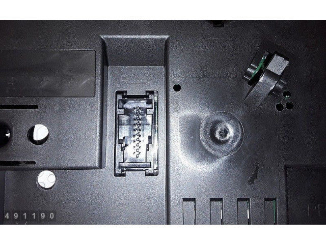 Přístrojová deska BMW 1 E81 E87 2010 918733101