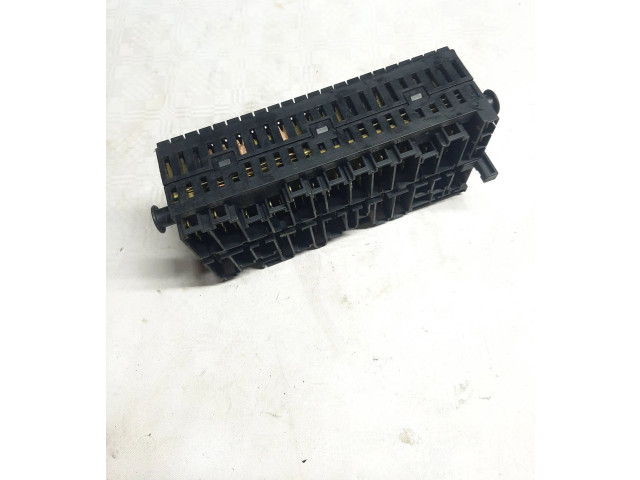 Блок предохранителей  357937039   Volkswagen Transporter - Caravelle T4    