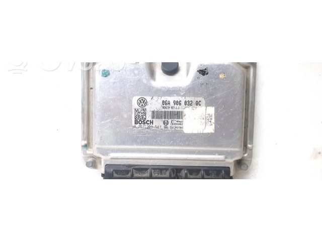 Блок управления двигателя 06A906032QC Volkswagen Jetta IV
