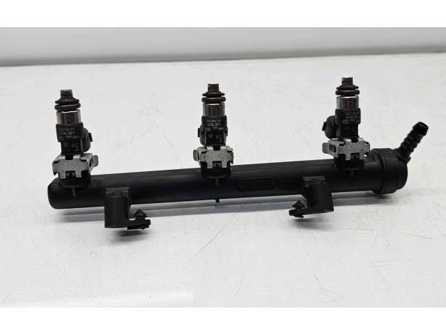 Топливная рампа 04C133313N   Skoda Fabia Mk3 (NJ)  