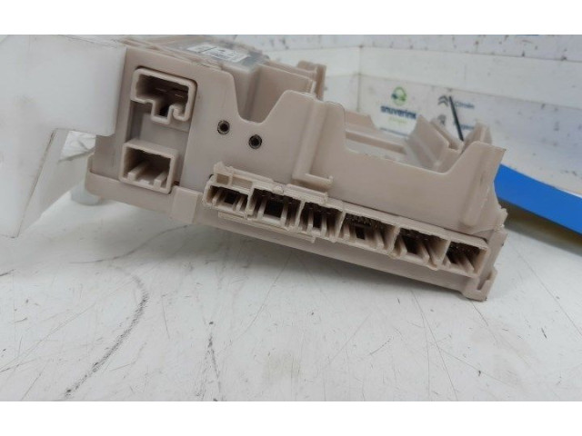 Блок предохранителей 827300H030, B000984080 Peugeot 108