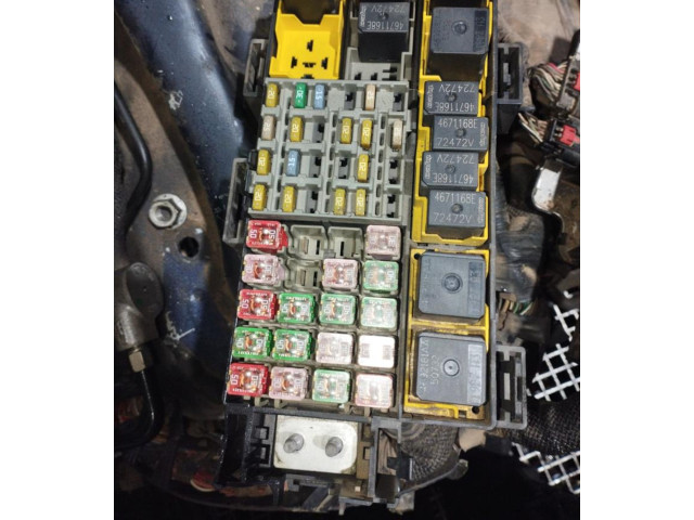 Блок предохранителей 56048661AF Jeep Grand Cherokee (WK)