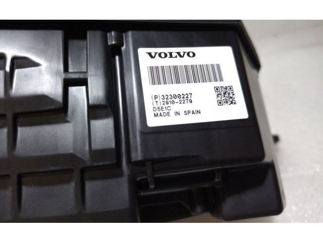 Дисплей    32300227, WHU001   Volvo XC60