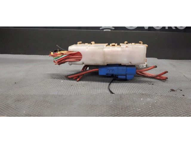 Блок предохранителей  8200241944   Renault Clio III    