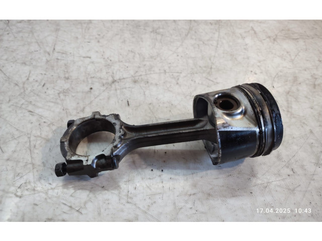  Поршень с шатуном    Nissan X-Trail T30  