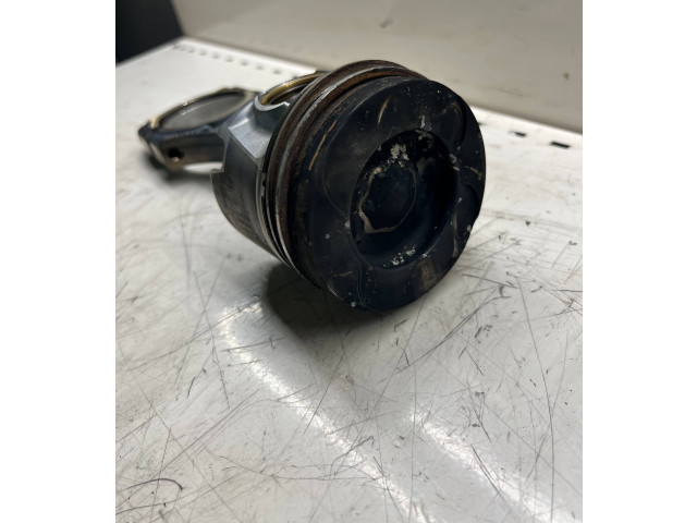 Поршень с шатуном 65100 Mercedes-Benz A W176