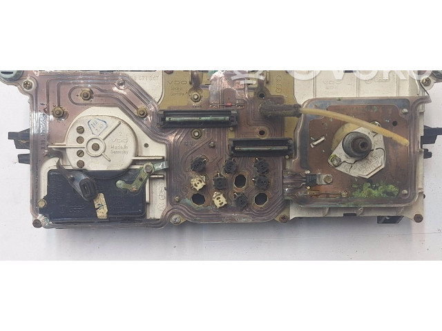 Дисплей 81117185, 0L809 Audi 80 90 B3