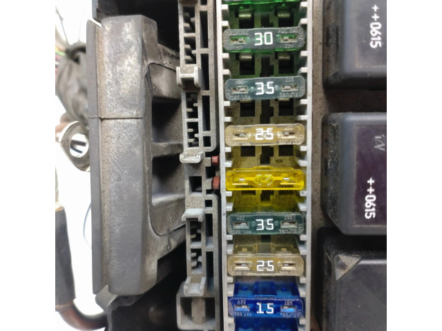 Блок предохранителей  30797010, 30728133   Volvo S60    