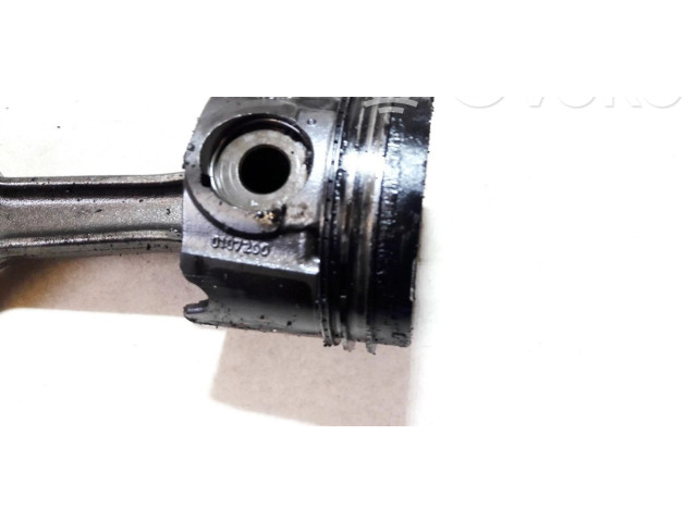 Píst 0107200 Opel Zafira A