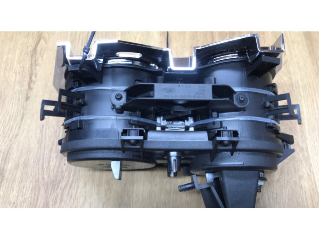 Передний держатель чашки