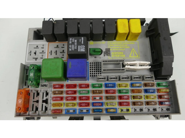 Pojistková skříňka 24412497 Opel Zfira A 2002