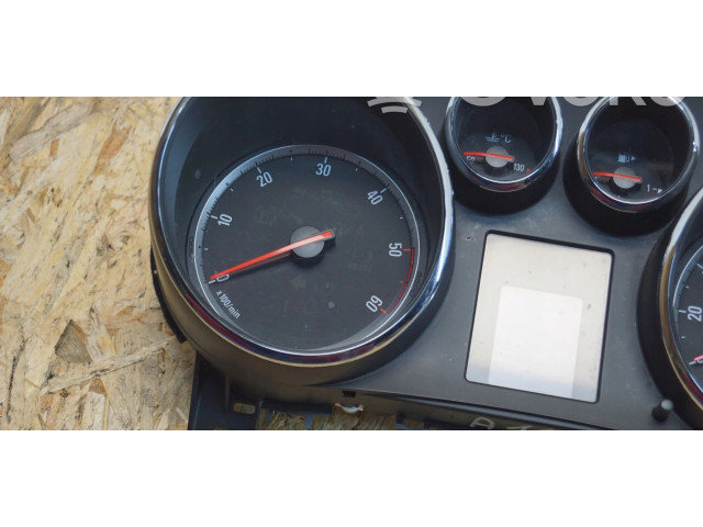 Панель приборов 13387202 Vauxhall Astra J