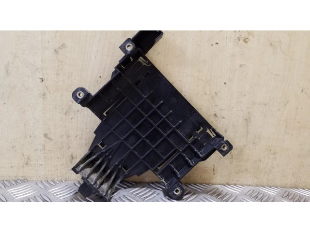 Другая деталь отсека двигателя