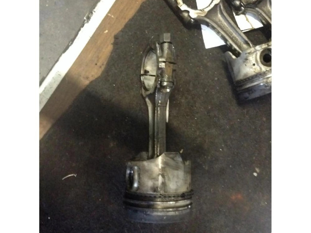 Поршень с шатуном RD28T Nissan Patrol 260