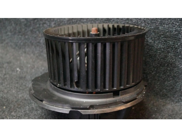 Центральная воздушная решётка    1K2819015C   Skoda Yeti (5L)