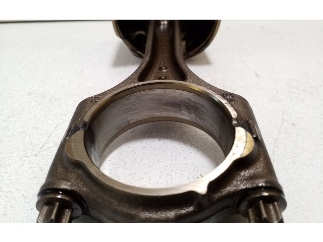  Поршень с шатуном  82L175  Volvo XC60  