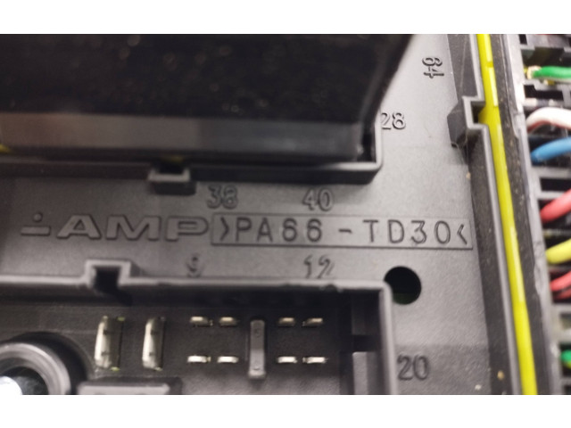 Блок предохранителей PA66TD30 KIA Carens I