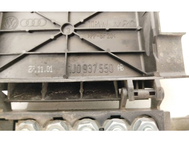 Блок предохранителей  1J0937550A   Skoda Octavia Mk1 (1U)    