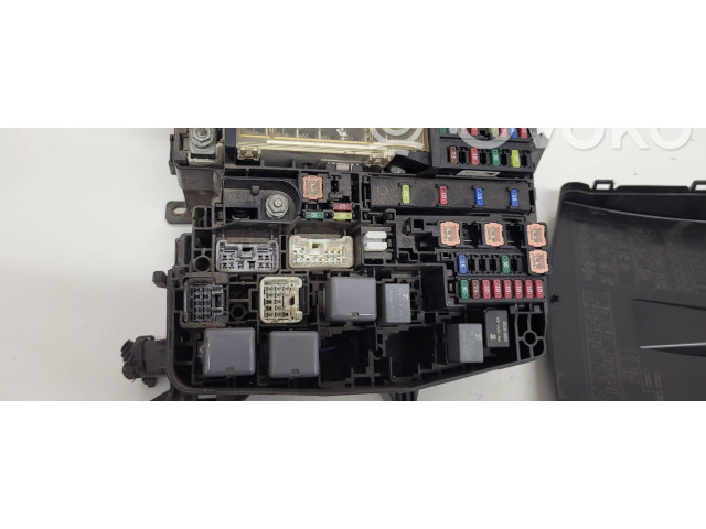 Pojistková skříňka 8211105Q10, 530WETTEST Toyota Avensis T270 2013