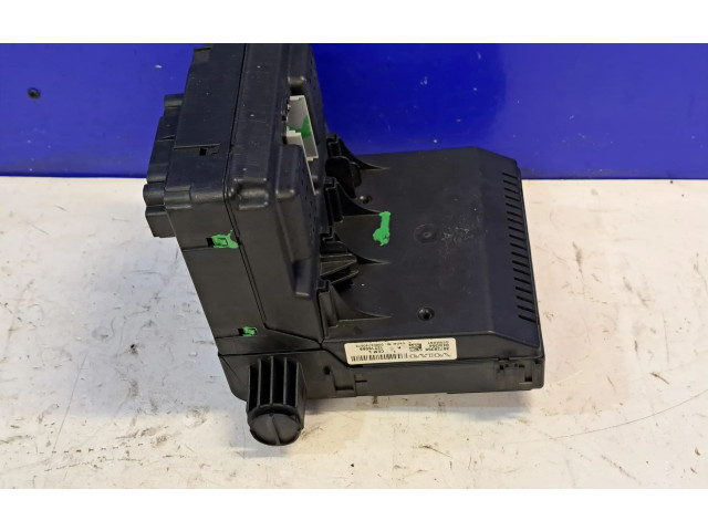 Блок предохранителей 30728356   Volvo S80