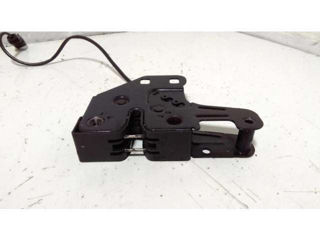 Замок капота двигателя