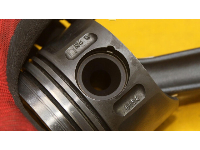 Píst    Mercedes-Benz E W211     